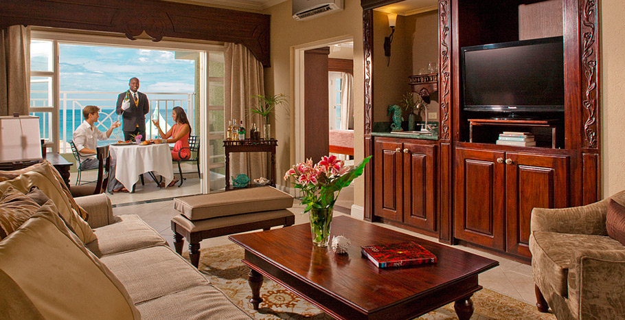 Riviera Honeymoon Beachfront One Bedroom Butler Suite (HP1)