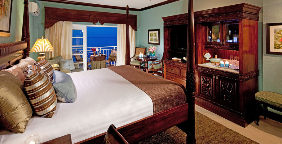 Riviera Honeymoon Beachfront Penthouse Club Level Room (PO)